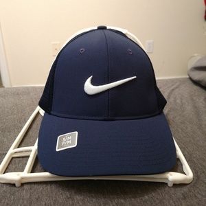 NWT Nike Golf Hat SM/MD Navy Blue